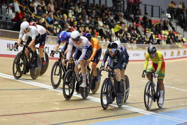 UCI Track World Cup: Nilai Picture by Alex Whitehead SWpix.com - 24 04 2026 - Cycling - UCI Track World Cup: Nilai - Velodrom Nasional Malaysia, Nilai, Malaysia - Men™s Elimination Race - Final - Grant Koontz (USA), Keegan Hornblow (New Zealand) Nilai Velodrom Nasional Malaysia Malaysia Copyright: x xSWpix.comx(t axPhotographyxHubxLtd)xAlexxWhitehead SWpix.comx SWP-3030-13042