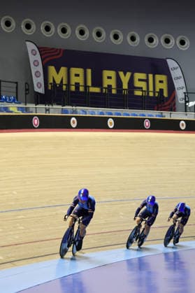 UCI Track World Cup: Nilai Picture by Alex Whitehead SWpix.com - 24 04 2026 - Cycling - UCI Track World Cup: Nilai - Velodrom Nasional Malaysia, Nilai, Malaysia - Men™s Team Sprint - First Round - Stefano Minuta (Italy), Daniele Napolitano (Italy), Mattia Predomo (Italy) Nilai Velodrom Nasional Malaysia Malaysia Copyright: x xSWpix.comx(t axPhotographyxHubxLtd)xAlexxWhitehead SWpix.comx SWP-3030-13047