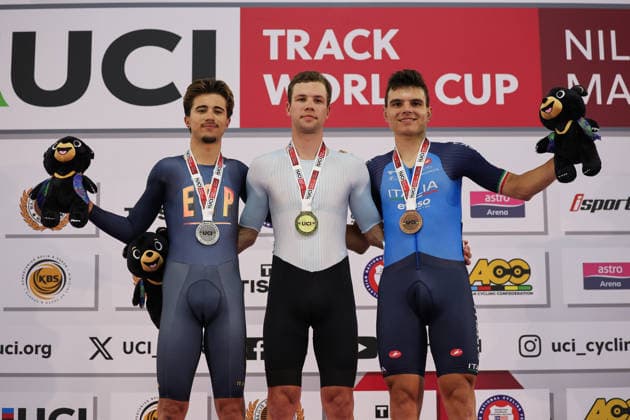 UCI Track World Cup: Nilai Picture by Alex Whitehead SWpix.com - 24 04 2026 - Cycling - UCI Track World Cup: Nilai - Velodrom Nasional Malaysia, Nilai, Malaysia - Men™s Elimination - Podium - Ilya Savekin (AIN) receiving the Gold Medal, Alvaro Navas Marchal (Spain) receiving the Silver Medal and Matteo Fiorin (Italy) receiving the Bronze Medal Nilai Velodrom Nasional Malaysia Malaysia Copyright: x xSWpix.comx(t axPhotographyxHubxLtd)xAlexxWhitehead SWpix.comx SWP-3030-13064
