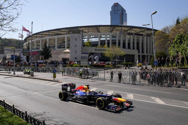 Ahead of F1 Grand Prix of Turkiye ISTANBUL, TURKIYE - APRIL 24: A Formula 1 race car is seen ahead of the Formula 1 Grand Prix of Turkiye in front of the Dolmabahce in Istanbul, Turkiye on April 24, 2026. Arife Karakum Anadolu Istanbul Turkey. Editorial use only. Please get in touch for any other usage.  Copyright: x2026xAnadoluxArifexKarakumx