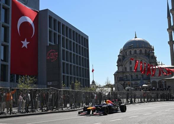 Ahead of F1 Grand Prix of Turkiye ISTANBUL, TURKIYE - APRIL 24: A Formula 1 race car is seen ahead of the Formula 1 Grand Prix of Turkiye at Galataport in Istanbul, Turkiye on April 24, 2026. Saffet Azak Anadolu Istanbul Turkey. Editorial use only. Please get in touch for any other usage.  Copyright: x2026xAnadoluxSaffetxAzakx