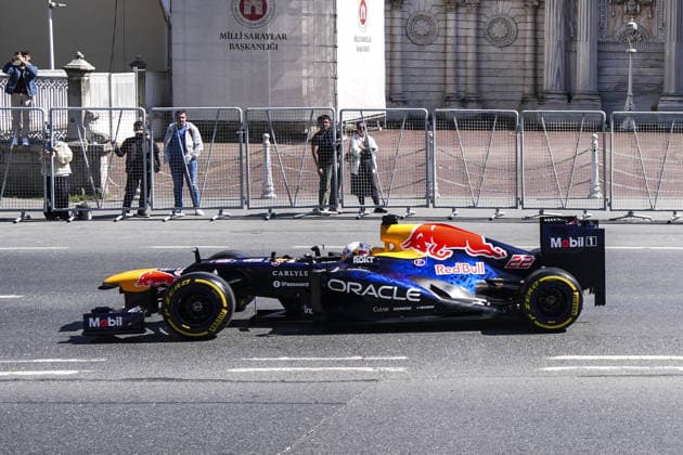 Ahead of F1 Grand Prix of Turkiye ISTANBUL, TURKIYE - APRIL 24: A Formula 1 race car is seen ahead of the Formula 1 Grand Prix of Turkiye in front of the Dolmabahce in Istanbul, Turkiye on April 24, 2026. Agit Erdi Ulukaya Anadolu Istanbul Turkey. Editorial use only. Please get in touch for any other usage.  Copyright: x2026xAnadoluxAgitxErdixUlukayax