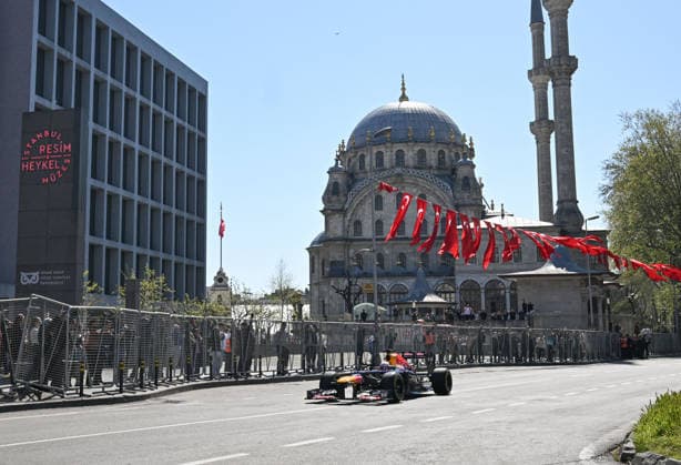 Ahead of F1 Grand Prix of Turkiye ISTANBUL, TURKIYE - APRIL 24: A Formula 1 race car is seen ahead of the Formula 1 Grand Prix of Turkiye at Galataport in Istanbul, Turkiye on April 24, 2026. Saffet Azak Anadolu Istanbul Turkey. Editorial use only. Please get in touch for any other usage.  Copyright: x2026xAnadoluxSaffetxAzakx