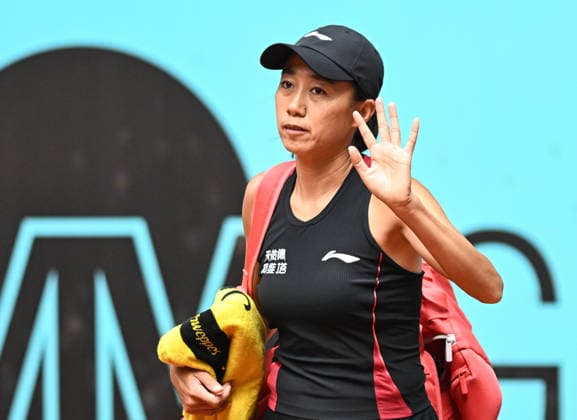 (260424) -- MADRID, April 24, 2026 -- Zhang Shuai greets the spectators after the women s singles round of 64 match between Zhang Shuai of China and Anastasia Potapova of Austria at the 2026 Madrid Open tennis tournament in Madrid, Spain, on April 24, 2026. ) (SP)SPAIN-MADRID-TENNIS-MADRID OPEN-WOMEN S SINGLES ChengxMin 