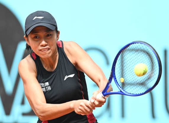 (260424) -- MADRID, April 24, 2026 -- Zhang Shuai hits a return during the women s singles round of 64 match between Zhang Shuai of China and Anastasia Potapova of Austria at the 2026 Madrid Open tennis tournament in Madrid, Spain, on April 24, 2026. ) (SP)SPAIN-MADRID-TENNIS-MADRID OPEN-WOMEN S SINGLES ChengxMin 