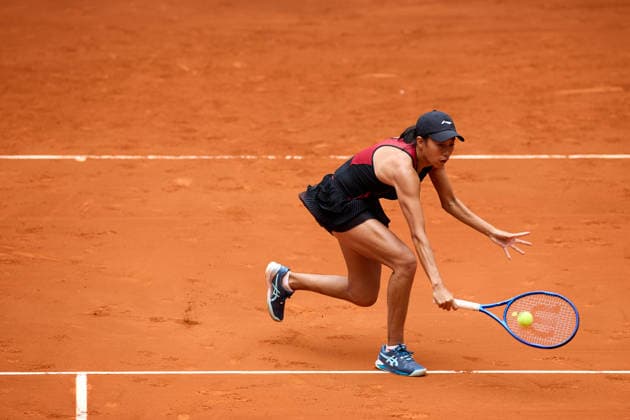 (260424) -- MADRID, April 24, 2026 -- Zhang Shuai hits a return during the women s singles round of 64 match between Zhang Shuai of China and Anastasia Potapova of Austria at the 2026 Madrid Open tennis tournament in Madrid, Spain, on April 24, 2026. ) (SP)SPAIN-MADRID-TENNIS-MADRID OPEN-WOMEN S SINGLES MengxDingbo 
