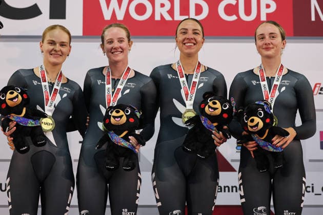 UCI Track World Cup: Nilai Picture by Alex Whitehead SWpix.com - 24 04 2026 - Cycling - UCI Track World Cup: Nilai - Velodrom Nasional Malaysia, Nilai, Malaysia - Women™s Team Pursuit - Podium - Bryony Botha (New Zealand), Samantha Donnelly (New Zealand), Prudence Fowler (New Zealand), Emily Shearman (New Zealand) receiving the Gold Medal Nilai Velodrom Nasional Malaysia Malaysia Copyright: x xSWpix.comx(t axPhotographyxHubxLtd)xAlexxWhitehead SWpix.comx SWP-3030-13071