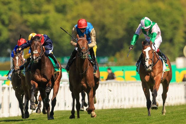 bet365 Flat Season Opener Sandown Park Laureate Crown ridden by Oisin Murphy (Pink, emerald green chevron) wins the bet365 Esher Cup Handicap during the bet365 Flat Season Opener at Sandown Park, Esher 24 04 2026 UK Newspapers OUT Copyright: xMarkxChappellx FIL-23340-0004