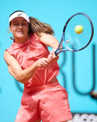 Mutua Madrid Open - Day Five Zeynep Sonmez of Turkey plays a backhand against Cristina Bucsa of Spain during the GirlÕs Singles match on day five of the Mutua Madrid Open at Caja Magica on April 24, 2026, in Madrid, Spain. Madrid Caja Magica Madrid Spain RL_MMO2K26_000984 Copyright: xRicardoxLarreinax