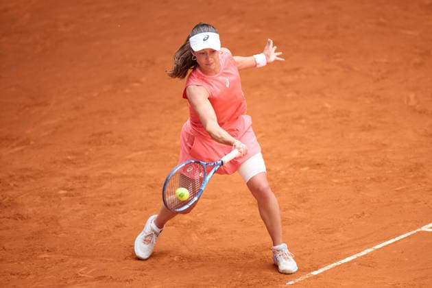 Mutua Madrid Open - Day Five Zeynep Sonmez of Turkey plays a forehand against Cristina Bucsa of Spain during the GirlÕs Singles match on day five of the Mutua Madrid Open at Caja Magica on April 24, 2026, in Madrid, Spain. Madrid Caja Magica Madrid Spain RL_MMO2K26_001005 Copyright: xRicardoxLarreinax