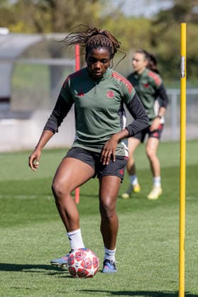 Bernadette Amani FC Bayern Muenchen Frauen, 15 GER, FC Bayern Muenchen Frauen, Soccer, UEFA Womens Champions League, Final training before semi-final against FC Barcelona, Season 2025 2026, 24 04 2026 DFL DFB REGULATIONS PROHIBIT ANY USE OF PHOTOGRAPHS as IMAGE SEQUENCES and or QUASI VIDEO GER, FC Bayern Muenchen Frauen, Fußball, UEFA Womens Champions League, Final training before semi-final against FC Barcelona, Saison 2025 2026, 24 04 2026 Muenchen Copyright: xEibner-Pressefoto FranzxFeinerx EP_HFR