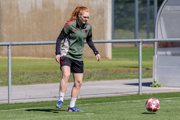 Stine Ballisager Pedersen FC Bayern Muenchen Frauen, 03 GER, FC Bayern Muenchen Frauen, Soccer, UEFA Womens Champions League, Final training before semi-final against FC Barcelona, Season 2025 2026, 24 04 2026 DFL DFB REGULATIONS PROHIBIT ANY USE OF PHOTOGRAPHS as IMAGE SEQUENCES and or QUASI VIDEO GER, FC Bayern Muenchen Frauen, Fußball, UEFA Womens Champions League, Final training before semi-final against FC Barcelona, Saison 2025 2026, 24 04 2026 Muenchen Copyright: xEibner-Pressefoto FranzxFeinerx EP_HFR