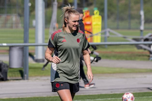 Georgia Stanway FC Bayern Muenchen Frauen, 31 GER, FC Bayern Muenchen Frauen, Football, UEFA Womens Champions League, Final training before semi-final against FC Barcelona, Season 2025 2026, 24 04 2026 DFL DFB REGULATIONS PROHIBIT ANY USE OF PHOTOGRAPHS as IMAGE SEQUENCES and or QUASI VIDEO GER, FC Bayern Muenchen Frauen, Fußball, UEFA Womens Champions League, Final training before semi-final against FC Barcelona, Saison 2025 2026, 24 04 2026 Muenchen Copyright: xEibner-Pressefoto FranzxFeinerx EP_HFR