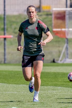 Klara Buehl FC Bayern Muenchen Frauen, 17 GER, FC Bayern Muenchen Frauen, Soccer, UEFA Womens Champions League, Final training before semi-final against FC Barcelona, Season 2025 2026, 24 04 2026 DFL DFB REGULATIONS PROHIBIT ANY USE OF PHOTOGRAPHS as IMAGE SEQUENCES and or QUASI VIDEO GER, FC Bayern Muenchen Frauen, Fußball, UEFA Womens Champions League, Final training before semi-final against FC Barcelona, Saison 2025 2026, 24 04 2026 Muenchen Copyright: xEibner-Pressefoto FranzxFeinerx EP_HFR