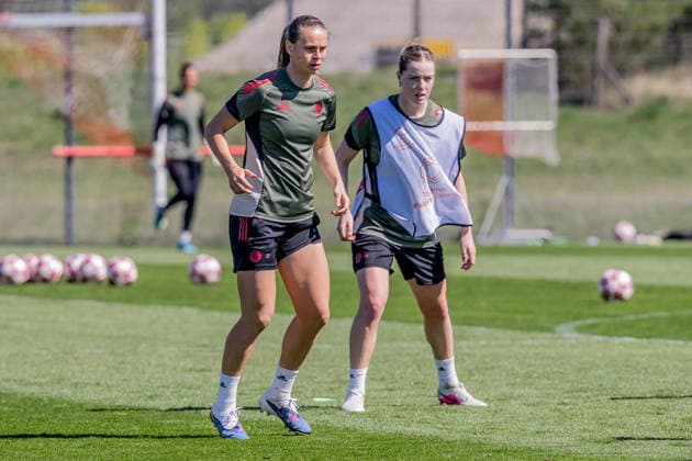 Klara Buehl FC Bayern Muenchen Frauen, 17 GER, FC Bayern Muenchen Frauen, Soccer, UEFA Womens Champions League, Final training before semi-final against FC Barcelona, Season 2025 2026, 24 04 2026 DFL DFB REGULATIONS PROHIBIT ANY USE OF PHOTOGRAPHS as IMAGE SEQUENCES and or QUASI VIDEO GER, FC Bayern Muenchen Frauen, Fußball, UEFA Womens Champions League, Final training before semi-final against FC Barcelona, Saison 2025 2026, 24 04 2026 Muenchen Copyright: xEibner-Pressefoto FranzxFeinerx EP_HFR