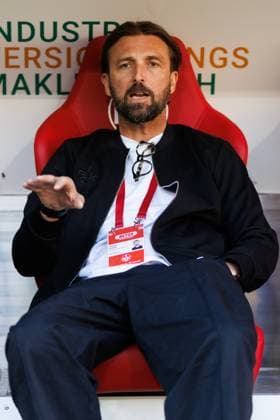 Thomas Hengen Managing Director Sport 1 FC Kaiserslautern Management GmbH , 1 FC Kaiserslautern vs Eintracht Braunschweig, Football, 2 Bundesliga, 31 Matchday, Season 2025 2026, 24 04 2026 1 FC Kaiserslautern vs Eintracht Braunschweig, Football, 2 Bundesliga, 31 Matchday, Season 2025 2026, 24 04 2026 Copyright: xEibner-Pressefoto AlexanderxNeisx EP_ANS