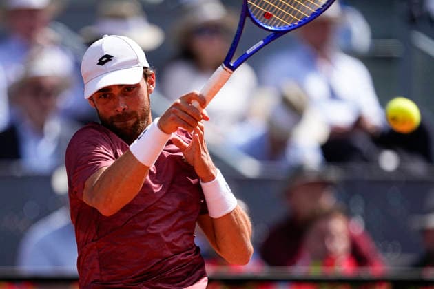 April 24, 2026, Madrid, Madrid, Spain: Benjamin Bonzi of France plays against Jannik Sinner of Italy during the Mutua Madrid Open 2026, ATP, Tennis Herren Masters 1000 and WTA, Tennis Damen 1000, at La Caja Magica on April 24, 2026 in Madrid, Spain. Mutua Madrid Open 2026 - Day 5 - ZUMAa181 20260424_zaa_a181_298 Copyright: xOscarxJ.xBarrosox