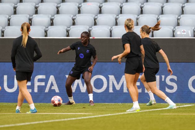 Aicha FC Barcelona, 23 with ball, GER, Official final training, FC Barcelona, Football, UEFA Womens Champions League, semi-final, first leg, 2025 2026 season, 24 04 2026, GER, Official final training, FC Barcelona, Football, UEFA Womens Champions League, semi-final, first leg, 2025 2026 season, 24 04 2026 Munich Copyright: xEibner-Pressefoto JennixMaulx EP_JML