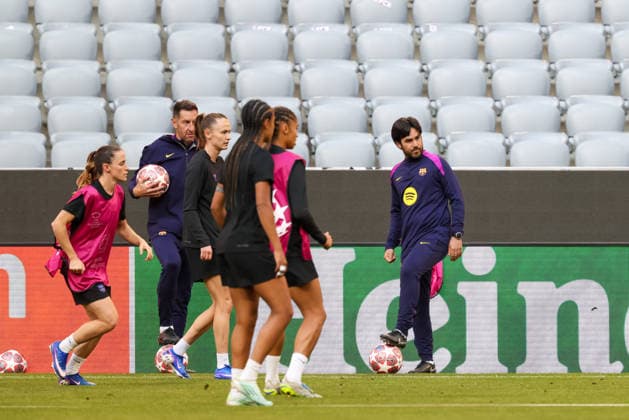 FC Barcelona players training with Pere Romeu FC Barcelona, Head Coach , GER, Official final training, FC Barcelona, Football, UEFA Womens Champions League, Semi-final, First leg, 2025 2026 season, 24 04 2026, GER, Official final training, FC Barcelona, Football, UEFA Womens Champions League, Semi-final, First leg, 2025 2026 season, 24 04 2026 Munich Copyright: xEibner-Pressefoto JennixMaulx EP_JML