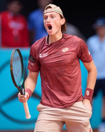 Mutua Madrid Open - Day Five Ignacio Buse of Peru reacts against Arthur Fils of France during the MenÕs Singles match on day five of the Mutua Madrid Open at Caja Magica on April 24, 2026, in Madrid, Spain. Madrid Caja Magica Madrid Spain RL_MMO2K26_001076 Copyright: xRicardoxLarreinax