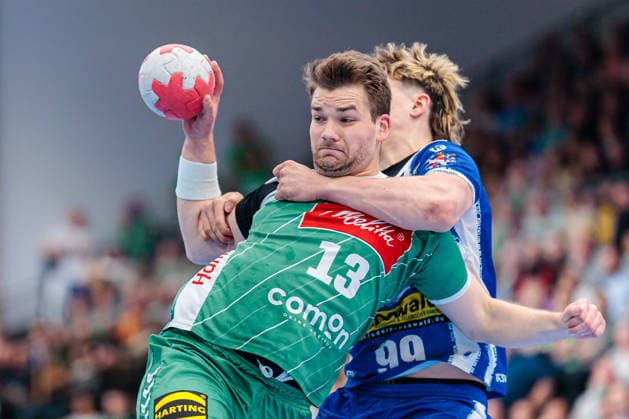 v.l. Ian Weber (GWD Minden, 13), Tillmann Leu (ThSV Eisenach, 99) im Zweikampf GER, GWD Minden vs. ThSV Eisenach, Handball, 1. Bundesliga, 29. Spieltag, Spielzeit 2025 2026, 24.04.2026 GER, GWD Minden vs. ThSV Eisenach, Handball, 1. Bundesliga, 29. Spieltag, Spielzeit 2025 2026, 24.04.2026 Minden *** f l Ian Weber GWD Minden, 13 , Tillmann Leu ThSV Eisenach, 99 in duel GER, GWD Minden vs ThSV Eisenach, Handball, 1 Bundesliga, Matchday 29, Season 2025 2026, 24 04 2026 GER, GWD Minden vs ThSV Eisenach, Handball, 1 Bundesliga, Matchday 29, Season 2025 2026, 24 04 2026 Minden Copyright: xEibner-Pressefoto JanxRollingerx EP_JSK