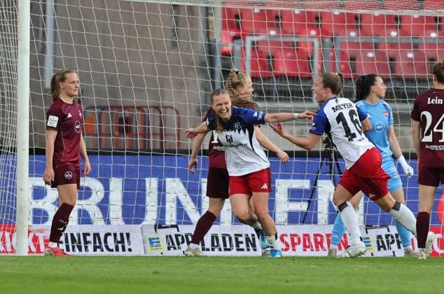 24 04 2026 Soccer Season 2025 2026 1 Women Soccer Bundesliga 23 Matchday 1 FC Nürnberg FCN Club Hamburger SV HSV Sportfoto Zink DaMa xdaxmax Jubel Freude Torjubel nach Tor zum 0 1 Annaleen Katharina Böhler 6, Hamburger SV und Mannschaft Team jubelt freut Torschütze Annaleen Katharina Böhler 6, Hamburger SV