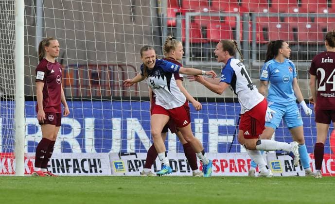 24 04 2026 Soccer Season 2025 2026 1 Women Soccer Bundesliga 23 Matchday 1 FC Nürnberg FCN Club Hamburger SV HSV Sportfoto Zink DaMa xdaxmax Jubel Freude Torjubel nach Tor zum 0 1 Annaleen Katharina Böhler 6, Hamburger SV und Mannschaft Team jubelt freut Torschütze Annaleen Katharina Böhler 6, Hamburger SV