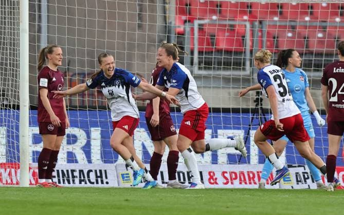 24 04 2026 Soccer Season 2025 2026 1 Women Soccer Bundesliga 23 Matchday 1 FC Nürnberg FCN Club Hamburger SV HSV Sportfoto Zink DaMa xdaxmax Jubel Freude Torjubel nach Tor zum 0 1 Annaleen Katharina Böhler 6, Hamburger SV und Mannschaft Team jubelt freut Torschütze Annaleen Katharina Böhler 6, Hamburger SV