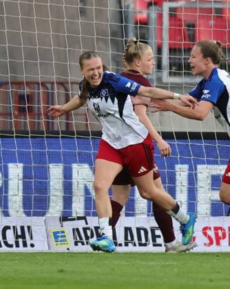 24 04 2026 Soccer Season 2025 2026 1 Women Soccer Bundesliga 23 Matchday 1 FC Nürnberg FCN Club Hamburger SV HSV Sportfoto Zink DaMa xdaxmax Jubel Freude Torjubel nach Tor zum 0 1 Annaleen Katharina Böhler 6, Hamburger SV und Mannschaft Team jubelt freut Torschütze Annaleen Katharina Böhler 6, Hamburger SV