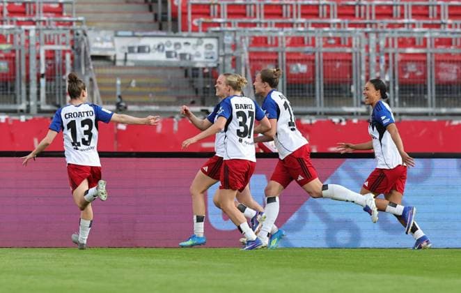 24 04 2026 Soccer Season 2025 2026 1 Women Soccer Bundesliga 23 Matchday 1 FC Nürnberg FCN Club Hamburger SV HSV Sportfoto Zink DaMa xdaxmax Jubel Freude Torjubel nach Tor zum 0 1 Annaleen Katharina Böhler 6, Hamburger SV und Mannschaft Team jubelt freut Torschütze Annaleen Katharina Böhler 6, Hamburger SV