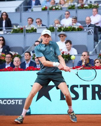 Mutua Madrid Open - Day Five Jannik Sinner of Italy plays a backhand against Benjamin Bonzi of France during the MenÕs Singles match on day five of the Mutua Madrid Open at Caja Magica on April 24, 2026, in Madrid, Spain. Madrid Caja Magica Madrid Spain RL_MMO2K26_001196 Copyright: xRicardoxLarreinax