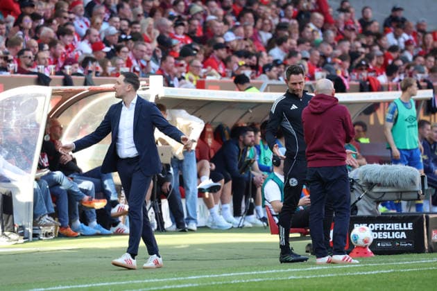 24 04 2026, xrekx, Fußball 2 Bundesliga, 1 FC Kaiserslautern Eintracht Braunschweig v l Marcel Klos Sportdirektor 1 FC Kaiserslautern Torsten Lieberknecht Trainer 1 FC Kaiserslautern DFL DFB REGULATIONS PROHIBIT ANY USE OF PHOTOGRAPHS as IMAGE SEQUENCES and or QUASI VIDEO Kaiserslautern