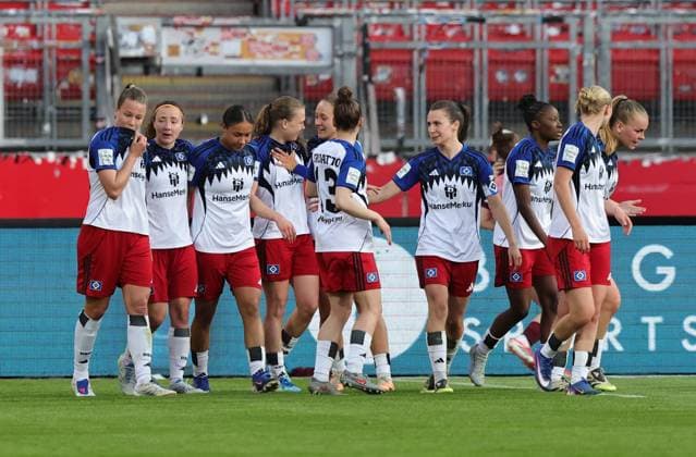 24 04 2026 Soccer Season 2025 2026 1 Women Soccer Bundesliga 23 Matchday 1 FC Nürnberg FCN Club Hamburger SV HSV Sportfoto Zink DaMa xdaxmax Jubel Freude Torjubel nach Tor zum 0 1 Annaleen Katharina Böhler 6, Hamburger SV und Mannschaft Team jubelt freut Torschütze Annaleen Katharina Böhler 6, Hamburger SV