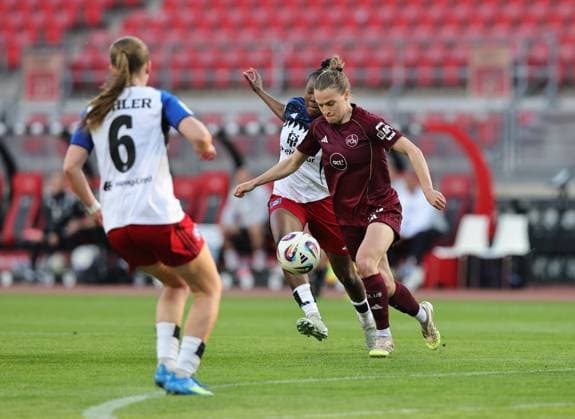 24 04 2026 Soccer Season 2025 2026 1 Women Soccer Bundesliga 23 Matchday 1 FC Nürnberg FCN Club Hamburger SV HSV Sportfoto Zink DaMa xdaxmax Nastassja Lein 24, 1 FC Nürnberg FCN in attack