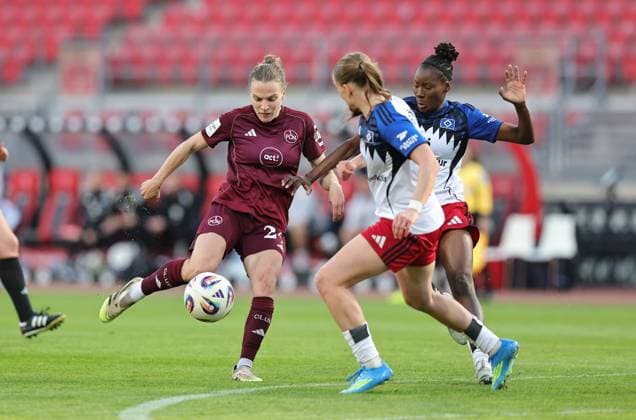 24.04.2026 - Fussball - Saison 2025 2026 - 1. Frauen - Fussball - Bundesliga - 23. Spieltag: 1. FC Nürnberg FCN ( Club ) - Hamburger SV HSV - Sportfoto Zink DaMa - xdaxmax - Nastassja Lein (24, 1. FC Nürnberg FCN ) mit Torschuss *** 24 04 2026 Soccer Season 2025 2026 1 Women Soccer Bundesliga 23 Matchday 1 FC Nürnberg FCN Club Hamburger SV HSV Sportfoto Zink DaMa xdaxmax Nastassja Lein 24, 1 FC Nürnberg FCN with shot on goal