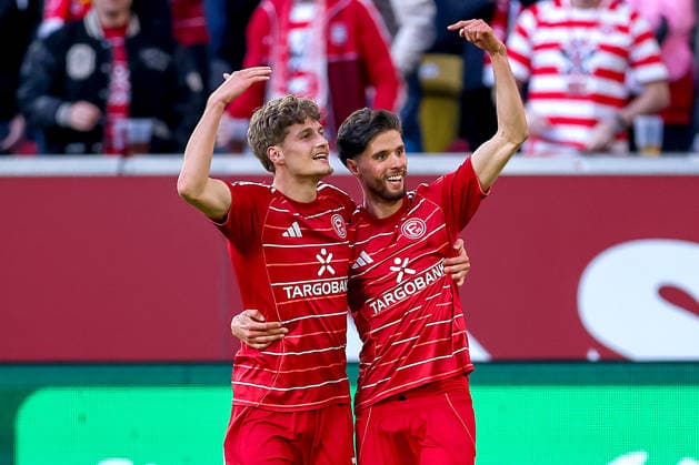 24.04.2026, Fußball, Fortuna Düsseldorf - SC Dynamo Dresden, 2. Fußball Bundesliga, Herren, Merkur Spiel-Arena, 31. Spieltag, Saison 2025 2026: Torjubel nach dem Tor zum 3:0 durch Torschütze Luca Raimund (Fortuna Düsseldorf 07) zusammen mit Anouar El Azzouzi (Fortuna Düsseldorf 08) DFB regulations prohibit any use of photographs as image sequences and or quasi-video. Nordrhein-Westfalen Deutschland *** 24 04 2026, Football, Fortuna Düsseldorf SC Dynamo Dresden, 2 Fußball Bundesliga, Men, Merkur Spiel Arena, 31 Matchday, Season 2025 2026 Goal celebration after the goal to 3 0 by scorer Luca Raimund Fortuna Düsseldorf 07 together with Anouar El Azzouzi Fortuna Düsseldorf 08 DFB regulations prohibit any use of photographs as image sequences and or quasi video Nordrhein Westfalen Germany