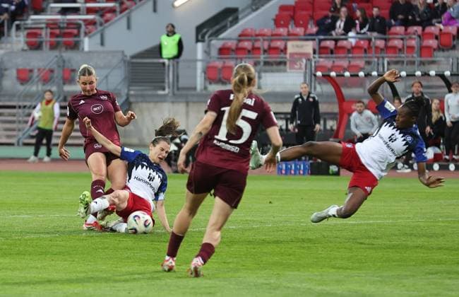 24 04 2026 Soccer Season 2025 2026 1 Women Soccer Bundesliga 23 Matchday 1 FC Nürnberg FCN Club Hamburger SV HSV Sportfoto Zink DaMa xdaxmax Meret Günster Guenster 8, 1 FC Nürnberg FCN with shot on goal