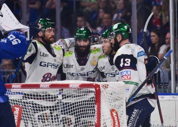 24.04.2026, xblx, Eishockey Penny DEL Finale 2026, Adler Mannheim - Eisbären Berlin v.l. Les Lester Lancaster (Eisbären Berlin), Goal scored, Tor zum 0:3, celebrate the goal, Torjubel , Jubel, jubeln, jubelt, (DFL DFB REGULATIONS PROHIBIT ANY USE OF PHOTOGRAPHS as IMAGE SEQUENCES and or QUASI-VIDEO) Mannheim *** 24 04 2026, xblx, Eishockey Penny DEL Finale 2026, Adler Mannheim Eisbären Berlin v l Les Lester Lancaster Eisbären Berlin , Goal scored, Tor zum 0 3, celebrate the goal, Torjubel , Jubel, jubeln, jubelt, DFL DFB REGULATIONS PROHIBIT ANY USE OF PHOTOGRAPHS as IMAGE SEQUENCES and or QUASI VIDEO Mannheim