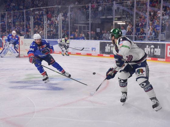 24.04.2026, xblx, Eishockey Penny DEL Finale 2026, Adler Mannheim - Eisbären Berlin v.l. Tom Kühnhackl Kuehnhackl (Adler Mannheim), Ty Ronning (Eisbären Berlin) (DFL DFB REGULATIONS PROHIBIT ANY USE OF PHOTOGRAPHS as IMAGE SEQUENCES and or QUASI-VIDEO) Mannheim *** 24 04 2026, xblx, Eishockey Penny DEL Final 2026, Adler Mannheim Eisbären Berlin v l Tom Kühnhackl Kuehnhackl Adler Mannheim , Ty Ronning Eisbären Berlin DFL DFB REGULATIONS PROHIBIT ANY USE OF PHOTOGRAPHS as IMAGE SEQUENCES and or QUASI VIDEO Mannheim