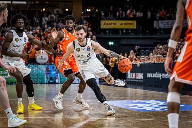1. Basketball Bundesliga, easyCredit BBL, Saison 2025 2026, Herren, Hauptrunde, 31. Spieltag, 24.04.2026, RASTA Vechta - Löwen Braunschweig Ferdinand Zylka ( 6 - Basketball Löwen Braunschweig) in Aktion Vechta RASTA Dome Niedersachsen Deutschland