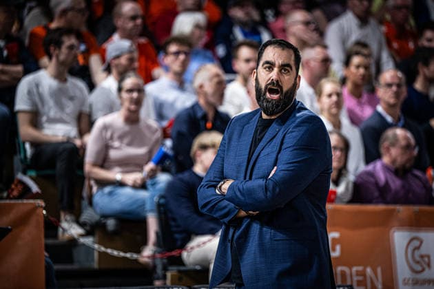 1 Basketball Bundesliga, easyCredit BBL, Season 2025 2026, Men, Main Round, Matchday 31, 24 04 2026, RASTA Vechta Löwen Braunschweig Ramon Diaz Sanchez Head Coach Basketball Löwen Braunschweig during the game Vechta RASTA Dome Lower Saxony Germany