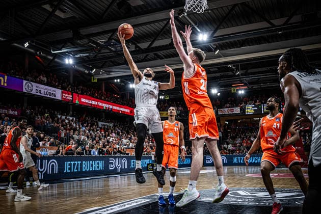 1. Basketball Bundesliga, easyCredit BBL, Saison 2025 2026, Herren, Hauptrunde, 31. Spieltag, 24.04.2026, RASTA Vechta - Löwen Braunschweig Kaza Kajami-Keane ( 24 - Basketball Löwen Braunschweig) beim Korbleger Vechta RASTA Dome Niedersachsen Deutschland *** 1 Basketball Bundesliga, easyCredit BBL, Season 2025 2026, Men, Main Round, 31 Matchday, 24 04 2026, RASTA Vechta Löwen Braunschweig Kaza Kajami Keane 24 Basketball Löwen Braunschweig at the Korbleger Vechta RASTA Dome Niedersachsen Germany