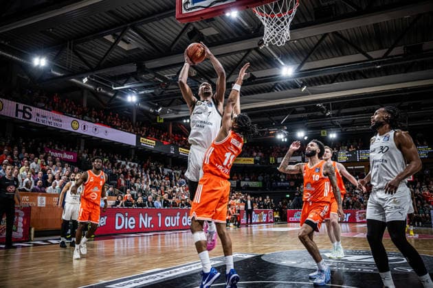 1 Basketball Bundesliga, easyCredit BBL, Season 2025 2026, Men, Main Round, 31 Matchday, 24 04 2026, RASTA Vechta Löwen Braunschweig David NGuessan 1 Basketball Löwen Braunschweig at the basket Vechta RASTA Dome Lower Saxony Germany