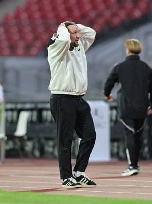 24 04 2026 Soccer Season 2025 2026 1 Women Soccer Bundesliga 23 Matchday 1 FC Nuremberg FCN Club Hamburger SV HSV Sportfoto Zink DaMa xdaxmax Thomas Oostendorp Coach 1 FC Nuremberg FCN thoughtful disappointed disappointment