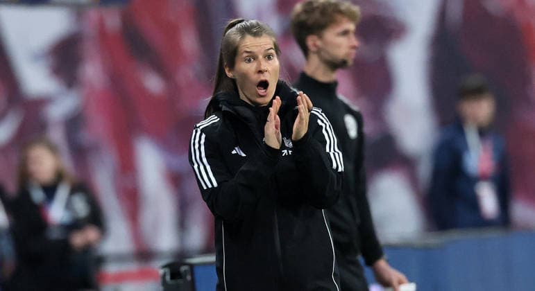 RB Leipzig - Union Berlin Bundesliga Leipzig, 24.04.2026, Red Bull Arena, Fußball, 1.Bundesliga, 31.Spieltag , RB Leipzig vs. 1.FC Union Berlin , Im Bild: Interimstrainerin Marie-Louise Eta, Union Berlin. , Nur zur redaktionellen Nutzung. Only editorial use. , DFL DFB regulations prohibit any use of photographs as image sequences and or quasi-video. , *** RB Leipzig Union Berlin Bundesliga Leipzig, 24 04 2026, Red Bull Arena, Fußball, 1 Bundesliga, 31 Spieltag , RB Leipzig vs 1 FC Union Berlin , Im Bild Interimstrainerin Marie Louise Eta, Union Berlin , Nur zur redaktionellen Nutzung Only editorial use , DFL DFB regulations prohibit any use of photographs as image sequences and or quasi video ,