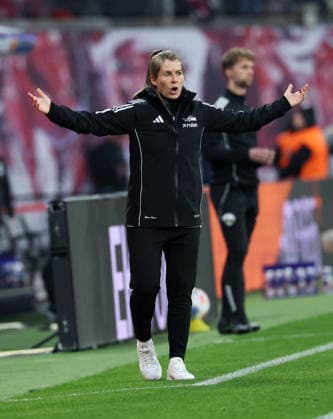 RB Leipzig - Union Berlin Bundesliga Leipzig, 24.04.2026, Red Bull Arena, Fußball, 1.Bundesliga, 31.Spieltag , RB Leipzig vs. 1.FC Union Berlin , Im Bild: Interimstrainerin Marie-Louise Eta, Union Berlin. , Nur zur redaktionellen Nutzung. Only editorial use. , DFL DFB regulations prohibit any use of photographs as image sequences and or quasi-video. , *** RB Leipzig Union Berlin Bundesliga Leipzig, 24 04 2026, Red Bull Arena, Fußball, 1 Bundesliga, 31 Spieltag , RB Leipzig vs 1 FC Union Berlin , Im Bild Interimstrainerin Marie Louise Eta, Union Berlin , Nur zur redaktionellen Nutzung Only editorial use , DFL DFB regulations prohibit any use of photographs as image sequences and or quasi video ,