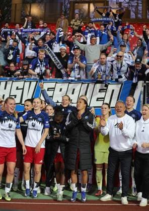 24 04 2026 Soccer Season 2025 2026 1 Womens Soccer Bundesliga 23 Matchday 1 FC Nürnberg FCN Club Hamburger SV HSV Sportfoto Zink DaMa xdaxmax Cheering joy after the end of the match Rodolfo Cardoso Coach Hamburger SV and Team Team of HSV is happy joy applauds clapping hands spectators audience fans to