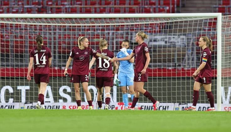 24 04 2026 Soccer Season 2025 2026 1 Womens Soccer Bundesliga 23 Matchday 1 FC Nürnberg FCN Club Hamburger SV HSV Sportfoto Zink DaMa xdaxmax Team Team of FCN disappointed Disappointment after the end of the match