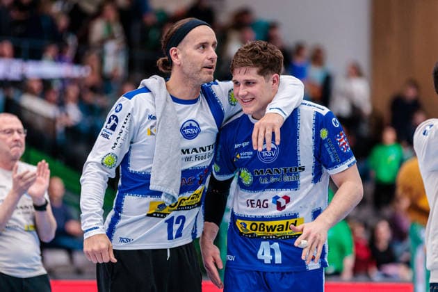 f l Silvio Heinevetter ThSV Eisenach, 12 , Vukasin Antonijevic ThSV Eisenach, 41 celebrating after 29 34 victory GER, GWD Minden vs ThSV Eisenach, Handball, 1 Bundesliga, Matchday 29, Season 2025 2026, 24 04 2026 GER, GWD Minden vs ThSV Eisenach, Handball, 1 Bundesliga, Matchday 29, Season 2025 2026, 24 04 2026 Minden Copyright: xEibner-Pressefoto JanxRollingerx EP_JSK