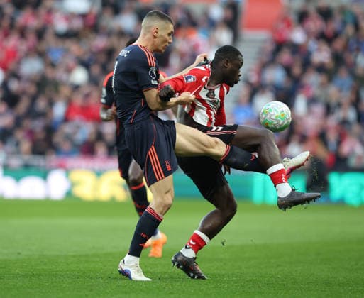Sunderland, England, 24th April 2026. Brian Brobbey(R) of Sunderland in action with Nikola Milenkovic of Nottingham Forest during the Sunderland vs Nottingham Forest Premier League match at the Stadium Of Light, Sunderland. Picture credit should read: Nigel Roddis Sportimage EDITORIAL USE ONLY. No use with unauthorised audio, video, data, fixture lists, club league logos or live services. Online in-match use limited to 120 images, no video emulation. No use in betting, games or single club league player publications. SPI_017_NR_SUND_NOTT SPI-4720-0017